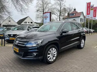 VOLKSWAGEN TIGUAN 1.4 TSI SPORT&STYLE / SCHUIFDAK / NAVI / CRUISE CTR. / TREKHAAK / 17'' LM-VELGEN
