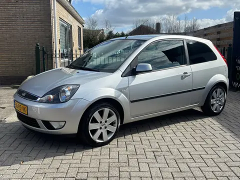 Ford Fiesta 1.3 Futura | 3drs | airco |trekhaak| facelift | lange apk | top onderhouden
