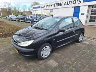 Peugeot 206 1.4 XT ( APK 19-3-2027) (bj 2000)