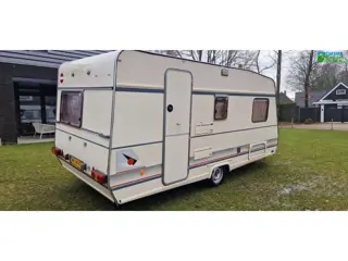 Caravan Buerstner 1993 compleet met inboedel en voortent