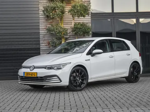 Volkswagen Golf 1.5 TSI First Edition Led Navi Sfeer verlichting  Acc 19 inch velgen