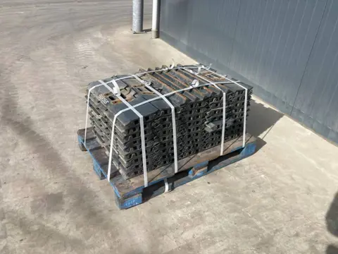 Komatsu PC150 / PC160 / PC180 / PC210 / PC240 3 Grouser 60