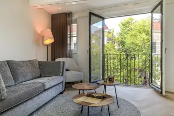 Woning aan de Nieuwezijds Voorburgwal te Amsterdam