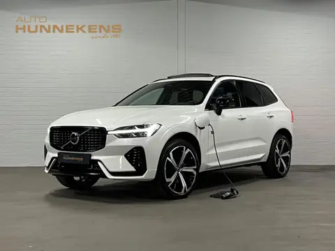 Volvo XC60 2.0 T6 Plug-in hybrid AWD Plus Dark Trekhaak | Adapt. cruise | Open dak | Stuur-/stoelver