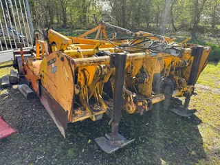 Selvatici 2510 Serie 180 250 - Hakenfrees - hydraulisch aandrukbare pvc rol