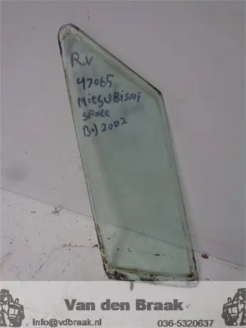 Mitsubischi Space Wagon 1999-2004 Scheerruit portier rechts voor