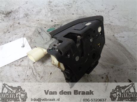 Volkswagen Passat 2005-2010 Deurslot rechts voor