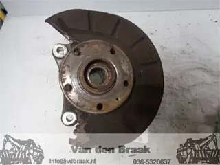 Volkswagen Passat 1.4 TSi 2005-2010 Fusee links voor