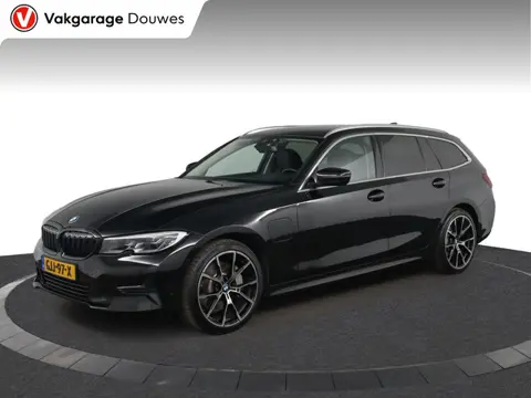 BMW 3-serie Touring 330e High Executive | Automaat | Harman & Kardon | HUD | 1/2 Leder | PDC | Camer