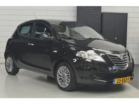 Lancia Y(psilon) Ypsilon 1.2 Black & Red //. 101.000 km // AIRCO // BLEU&ME //