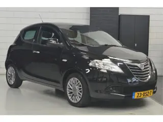 Lancia Y(psilon) Ypsilon 1.2 Black & Red //. 101.000 km // AIRCO // BLEU&ME //