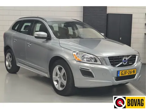 Volvo XC60 2.0 T5 R-Design // LEDER // CLIMA // PDC // STOELVERWARMING // TREKHAAK // EL. ACHTERKLEP