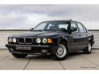 BMW 750i E32 | 75.000KM | Perfect Condition | Sunroof | HiFi