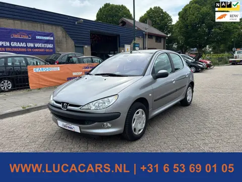 Peugeot 206 1.6-16V Gentry NIEUWE APK!