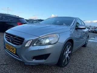 Volvo V60 2.4 D6 AWD Plug-In Hybrid Pure Limited Leer Memory Cruise PDC Nieuwe Banden