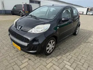 Peugeot 107 1.0-12V XS airco VEEEEEL KM