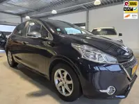 Peugeot 208 1.2 PureTech Style * Weinig kilometers !*Navigatie/telefoon.