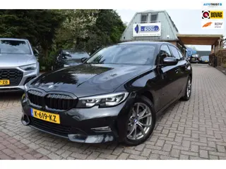 BMW 3-serie 320i Executive Edition AUTOM/NAVI/CRUISE/AIRCO-ECC/PDC V+A/CARPLAY/NL-AUTO/XENON LED/BLU