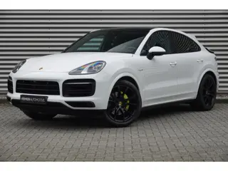 Porsche Cayenne Coupé 3.0 E-Hybrid | Sport Chrono | Pano | Alcantara | Luchtvering | HUD | Memory | 