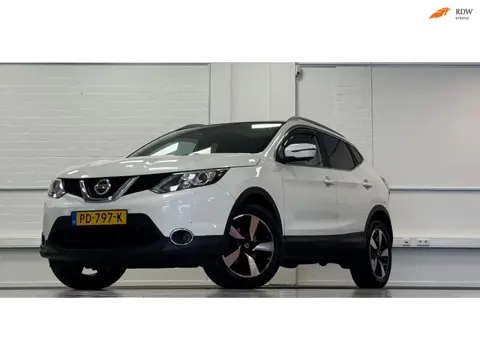 Nissan Qashqai 1.2 Connect Edition Panoramadak Trekhaak 360 Camera