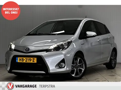 Toyota Yaris 1.5 Full Hybrid Dynamic/ Automaat!/ Camera/ Keyless-GO/ Extra getint glas/ Dakspoiler/ 