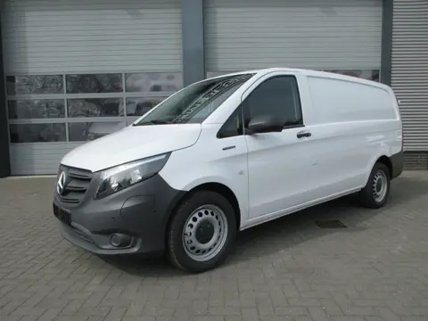 Mercedes-Benz Vito E vito 112 L2 66 kWh snelladen SoH 97,5 % camera 3-zits