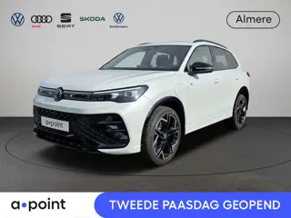 Volkswagen Tiguan 1.5 eHybrid R-Line Edition 272 pk Automaat (DSG) | Navigatie | Panoramadak | Parke