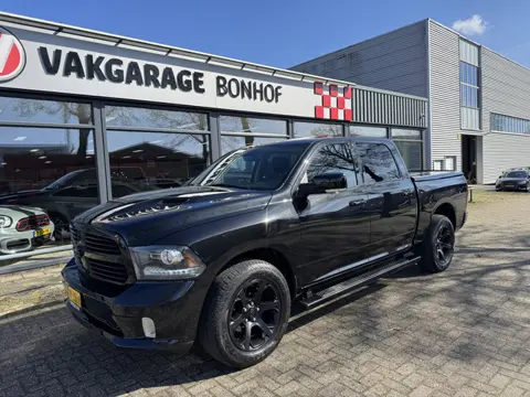Dodge Ram 1500 5.7 V8 Quad Cab 6'4 1500 SPORT-BLACK EDTION