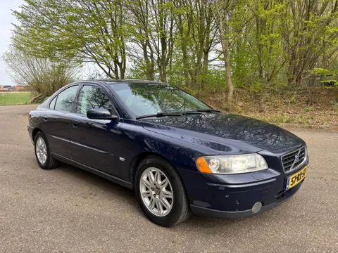 Volvo S60 2.0T Momentum | APK 03-2027