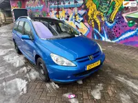 Peugeot 307 SW 1.6 16V panorama dak airco 7 persoons op kenteken alleen 2 stoelen weg. Rijd goed inr