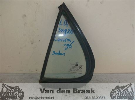 Hyundai Lantra Sedan 1995-2001 Driehoekraam links achter