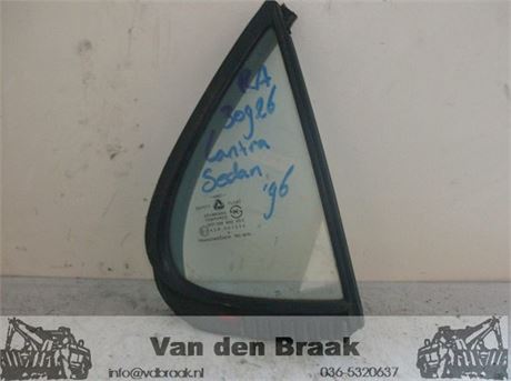 Hyundai Lantra Sedan 1995-2001 Driehoekraam rechts achter