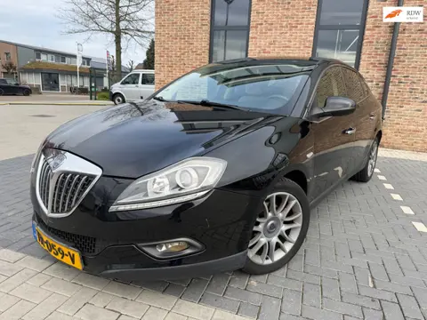 Lancia Delta 1.6-16V Platino