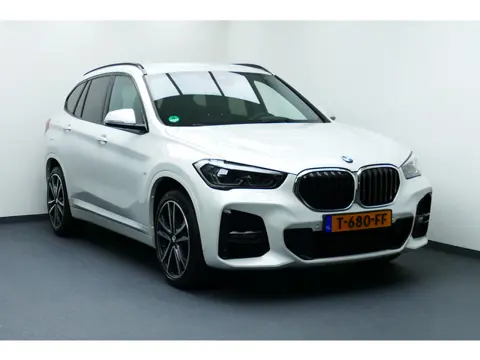 BMW X1 sDrive18i High Executive. Camera, Leer, StoelVerw, Full Led, Elek A Klep, 19"LM Velgen