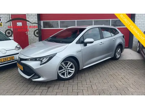 Toyota Corolla Touring Sports 1.8 Hybrid Business TREKHAAK / CAMERA / CARPLAY / CLIMA / ACC / BLUETO