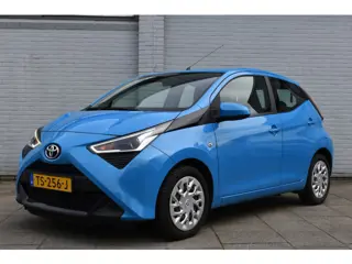 Toyota Aygo 1.0 VVT-i x-play Handgeschakeld 72pk | Achteruitrijcamera |  Bluetooth | Dealer onderhou