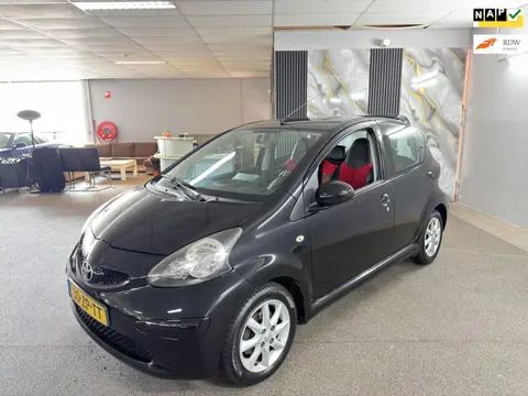 Toyota Aygo 1.0-12V + Apk Nieuw,Airco,Carplay,Bluetooth,Leder-bekleding,Lm velgen,N.A.P,weinig km's,