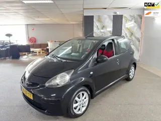 Toyota Aygo 1.0-12V + Apk Nieuw,Airco,Carplay,Bluetooth,Leder-bekleding,Lm velgen,N.A.P,weinig km's,