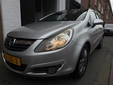 Opel Corsa 1.4-16V '111' Edition AUTOMAAT Airco Pano Cruise LMV Nieuwe Apk en Banden
