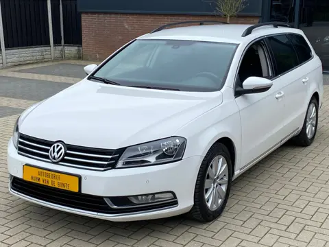 Volkswagen Passat Variant 1.6 TDI Highline BlueMotion NIEUWSTAAT AUTOMAAT NAVI TREKHAAK PDC