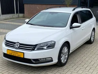 Volkswagen Passat Variant 1.6 TDI Highline BlueMotion NIEUWSTAAT AUTOMAAT NAVI TREKHAAK PDC