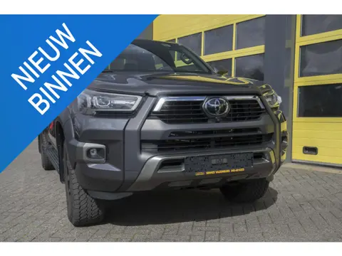 Toyota HiLux 2.8 D-4D Double Cab Hybrid Invincible