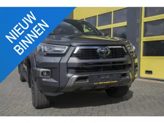 Toyota HiLux 2.8 D-4D Double Cab Hybrid Invincible