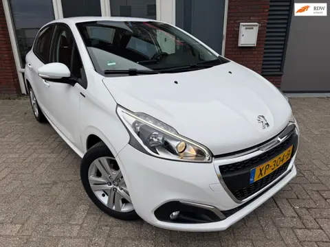 Peugeot 208 1.2 PureTech Signature / Navi / PDC / DAB / NAP