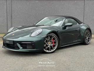 Porsche 911 Cabrio 992 3.0 Carrera S |PTS FOREST GREEN|LIFT|SP. CHRONO|PDCC|STOEL+STUURVERW.|