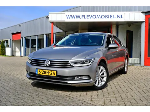 Volkswagen Passat 1.4 TSI ACT Highline Navi|Leder-Alcantara|Adapt.Cruise|LMV