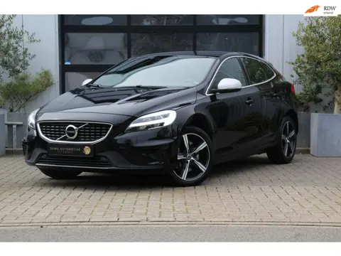 Volvo V40 1.5 T2 R-Design Automaat - LEDER/ALCANTARA - LED - NAVI - PDC + CAMERA - PRACHTIGE CONDITI
