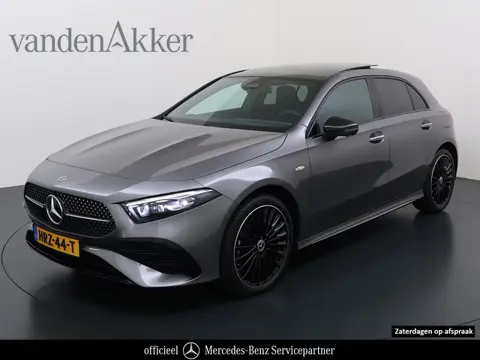 Mercedes-Benz A-Klasse 250e AMG // istronic // Panoramadak // Headup // 360 Camera // 19" // Carplay