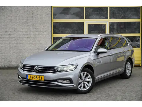 Volkswagen Passat Variant 1.5 TSI 150PK! Automaat Comfort Business 2020 Lmv 16" | Led V+A | Pdc | Ke