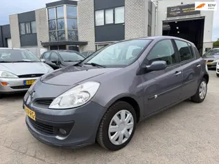 Renault Clio 1.2-16V Dynamique 5-Deurs Airco Lees Omschrijving